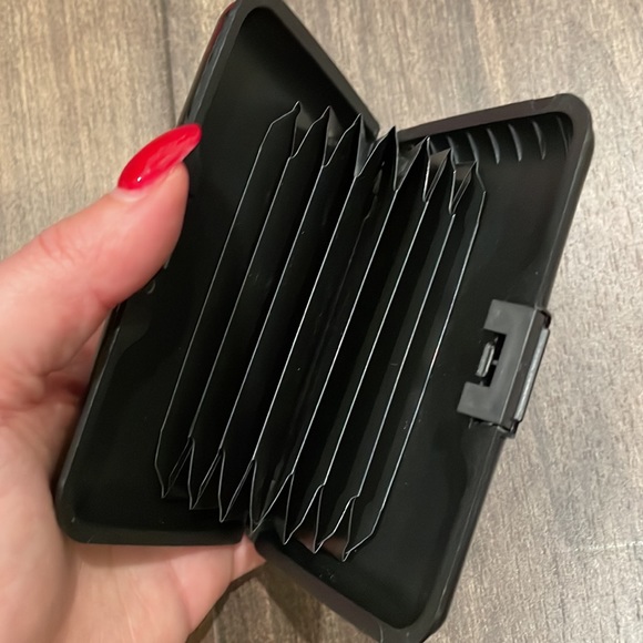 LAST CALL! Sharper Image Metal Wallet - Picture 2 of 2